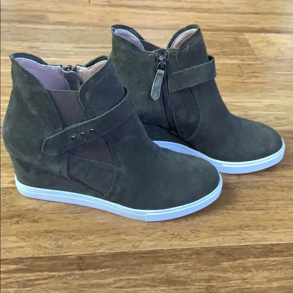 NEW L. PAOLO Women’s Suede Leather Wedge sz 7.5 M